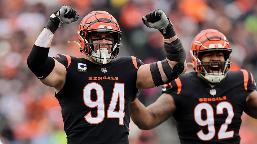 Sam Hubbard celebrates a sack