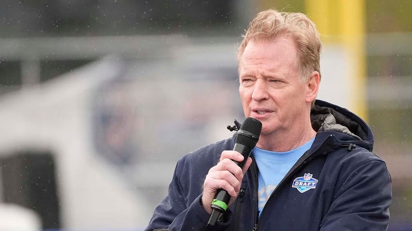 nfls roger goodell talks possibly moving super bowl to presidents day weekend