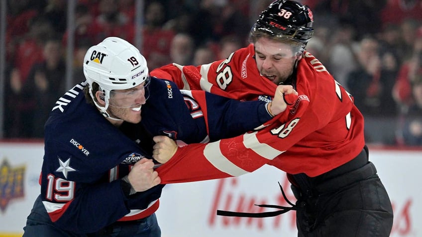 Brandon Hagel and Matthew Tkachuk fight