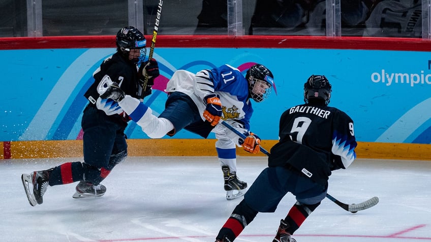 Topi Ronni controls the puck