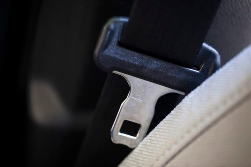 nhtsa proposing new rules to encourage seat belt use by all vehicle passengers