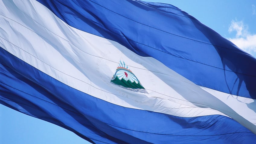 Nicaraguan-Flag-in-Wind