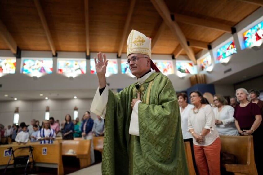 nicaraguas exiled clergy and faithful in miami keep up struggle for human rights at mass