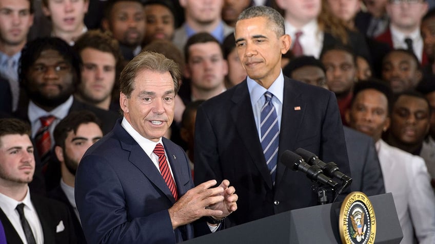 Obama welcomes Alabama to the White House