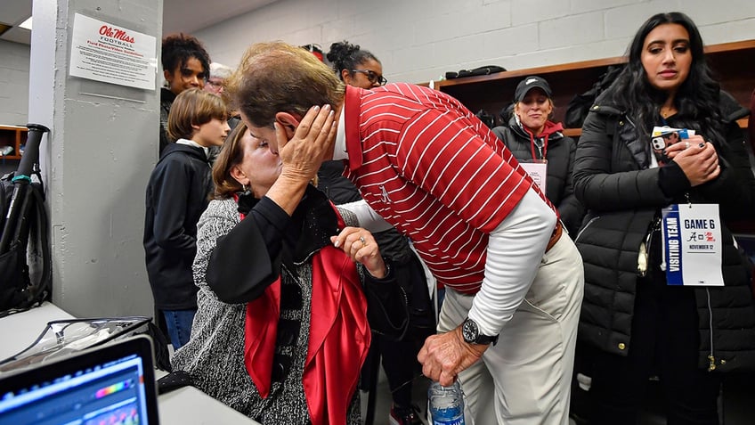 Nick Saban kisses wife, Terry