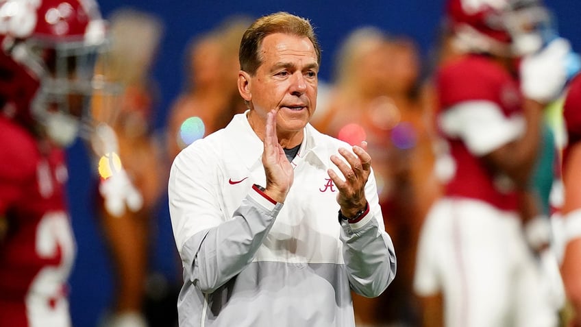 Nick Saban coaches up his team