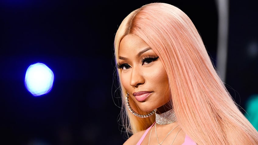 Close up of Nicki Minaj with long pink hair