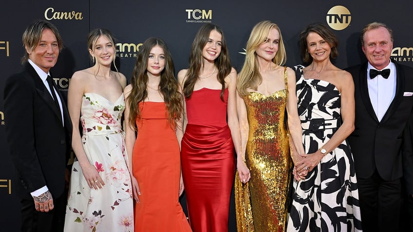 nicole kidman with family on red carpet