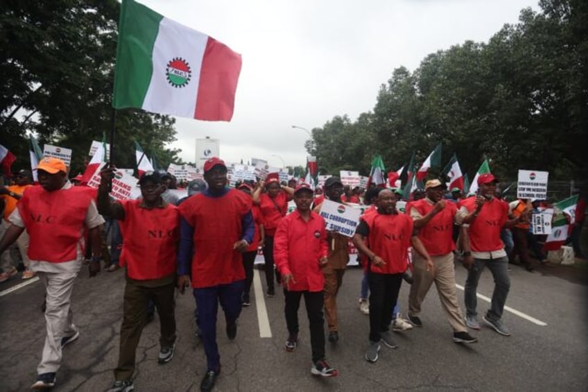 nigeria unions call off strike over living costs