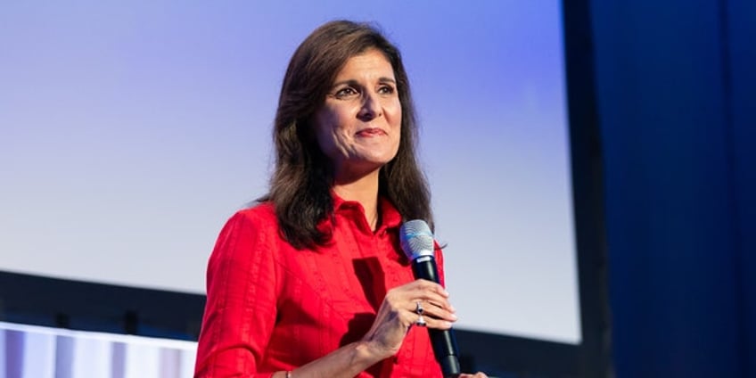 nikki haley signs rnc pledge to support eventual gop nominee but makes one small edit