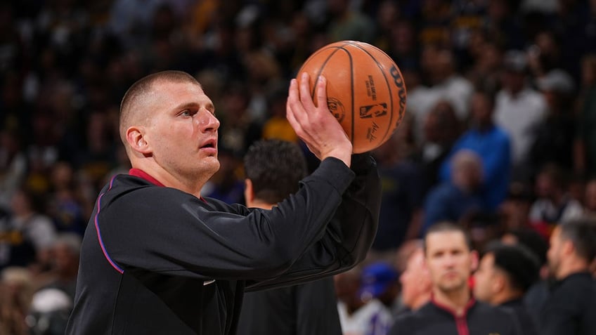 Nikola Jokic warmup