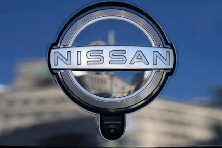 nissan will invest 14 billion to make ev versions of its best selling cars at its uk factory