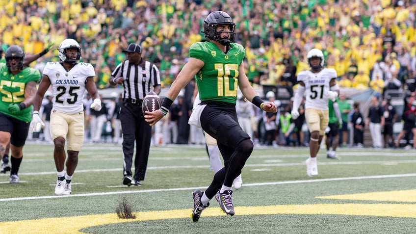 no 19 colorado routed in oregon against 10th ranked ducks after dan lanning rips buffaloes before game