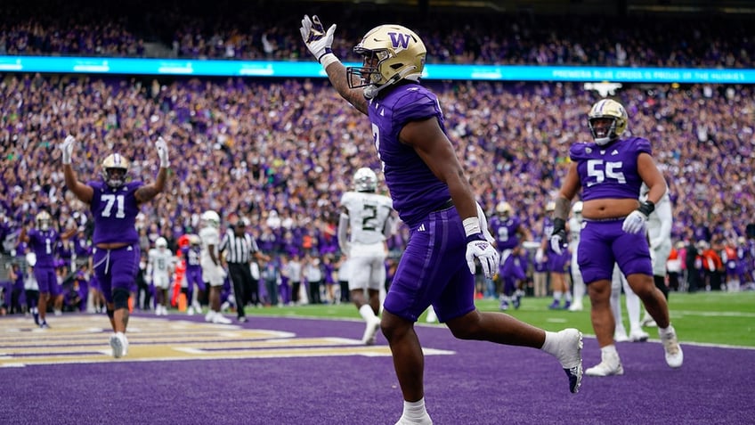 no 7 washington beats no 8 oregon when last second field goal misses wide