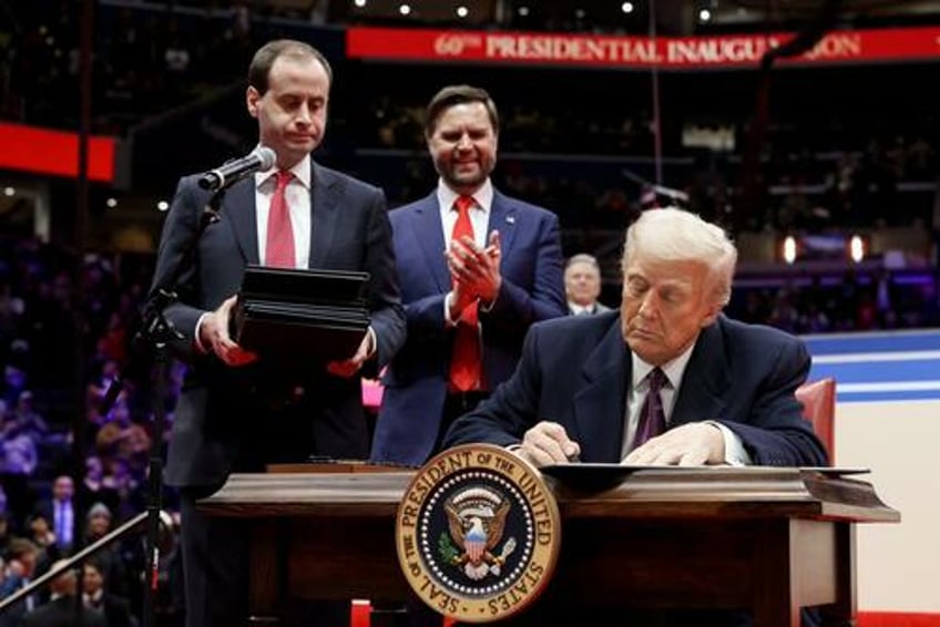 no participation trophies trump revamps performance reviews for top bureaucrats