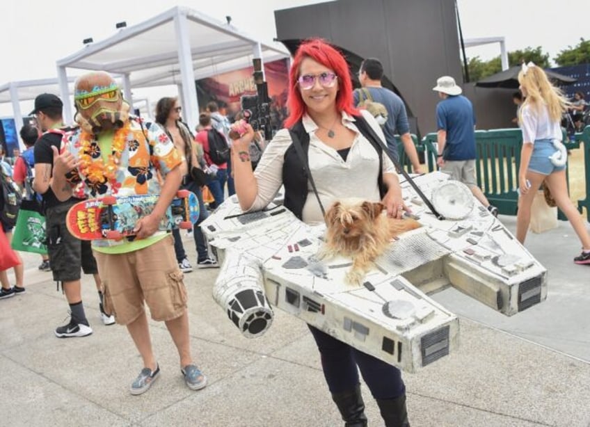 no stars comic con returns to roots as hollywood strikes