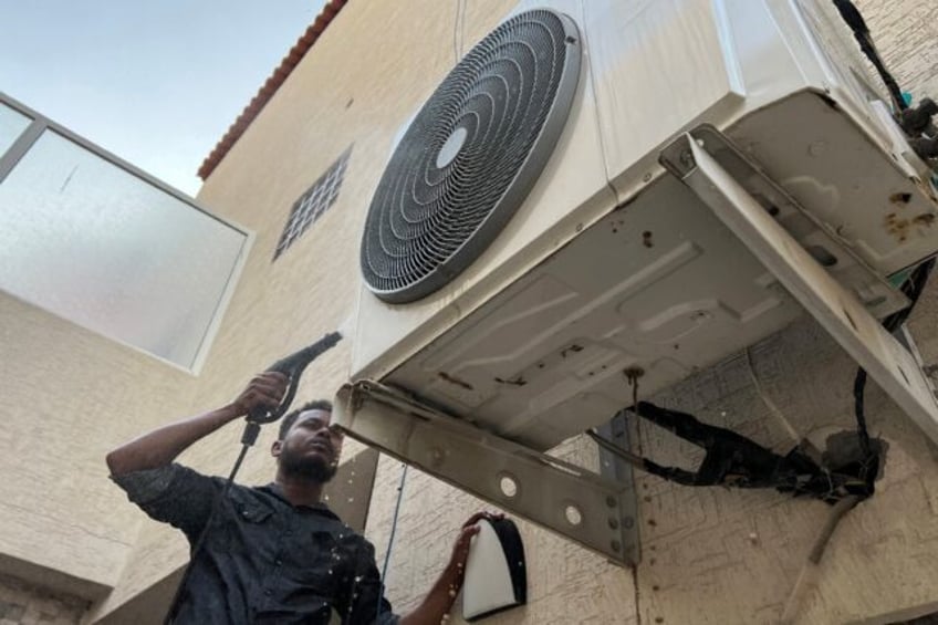 no time to rest for ac repairmen in sweltering saudi