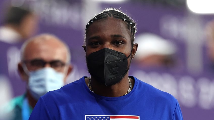 Noah Lyles masked up