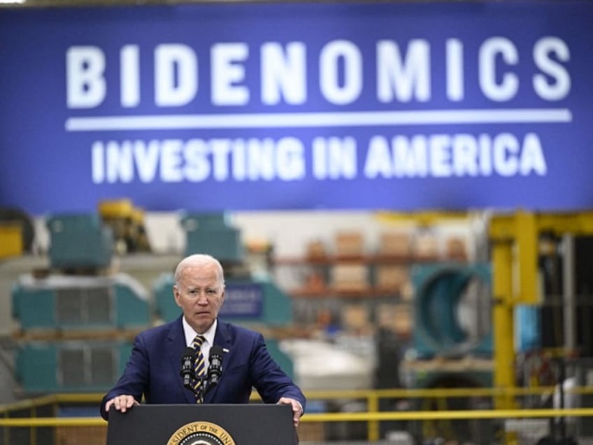Jobs Cardona - US President Joe Biden addresses the Maui fire disaster before speaking about Bidenomics in Milwaukee, Wisconsin, August 15, 2023. (Photo by ANDREW CABALLERO-REYNOLDS / AFP) (Photo by ANDREW CABALLERO-REYNOLDS/AFP via Getty Images)