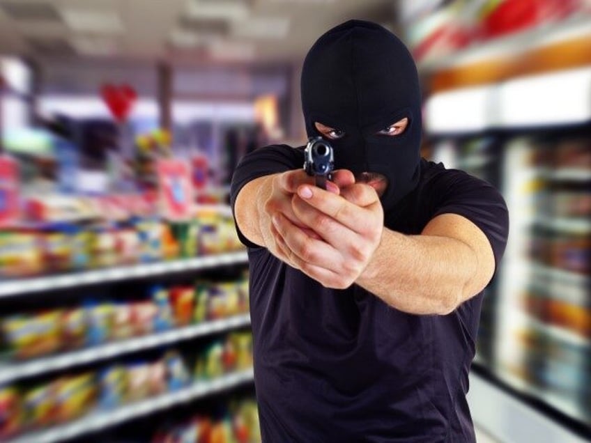 Thief in store pointing gun