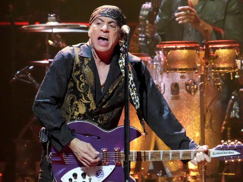 nolte if apple can lose 650 of steven van zandts movies yours sure arent safe