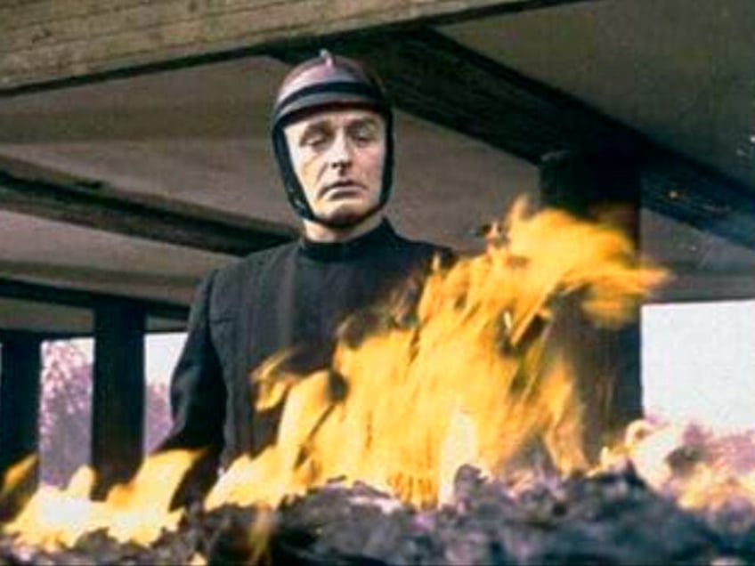 nolte nolan del toro urge americans to purchase physical media almost a fahrenheit 451