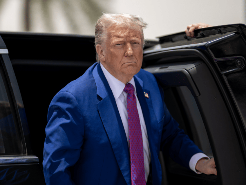 President Donald Trump participates in a welcome ceremony with Saudi Crown Prince Mohammed