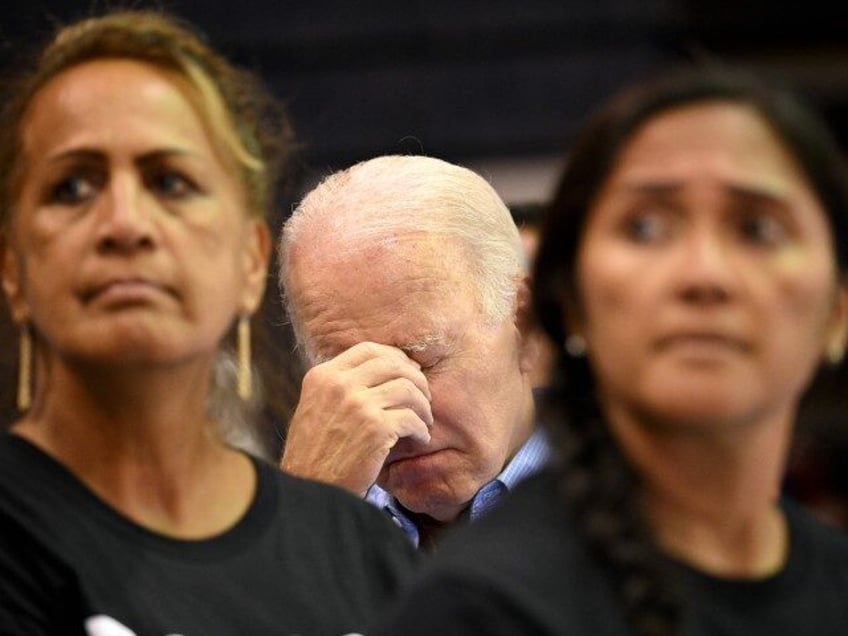 nolte watch looks like joe biden dozed off during maui victim ceremony