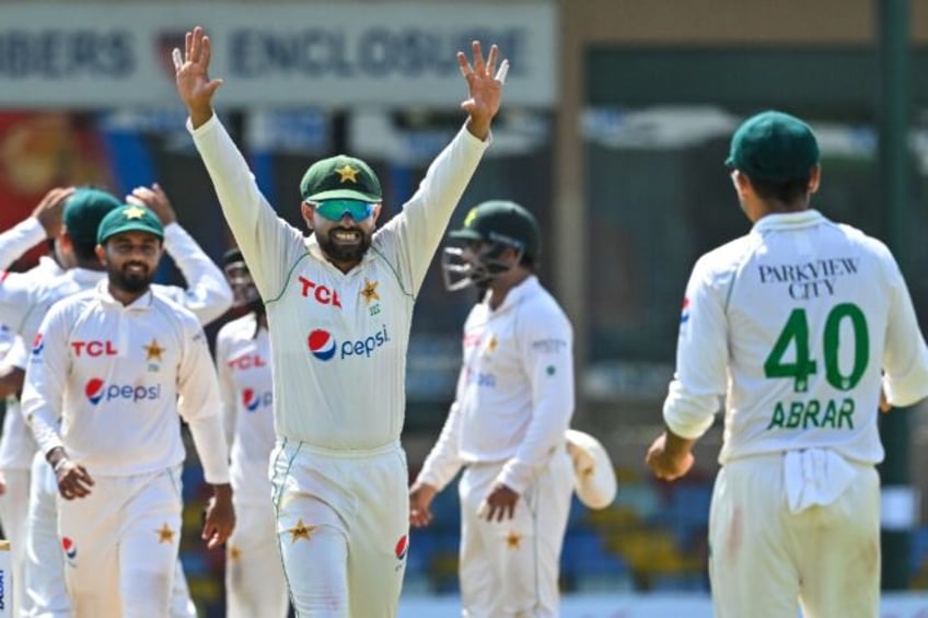 noman bags 7 as pakistan crush sri lanka to sweep series