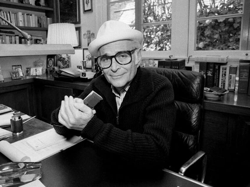 LOS ANGELES, CALIFORNIA - FEBRUARY 27 : TV show creator Norman Lear at home, February 27, 1984 in Los Angeles, California. (Photo by Bob Riha Jr/Getty Images)