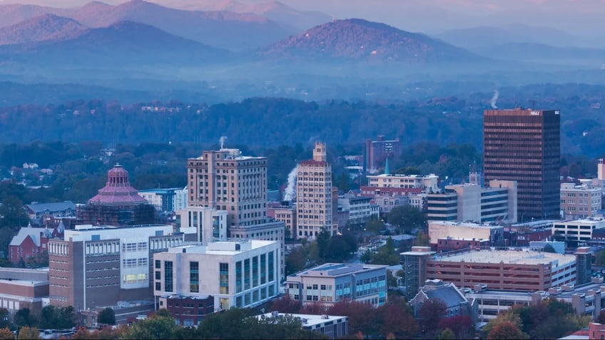 north carolina tourist town weighing options to crack down on growing panhandling as tourism dips