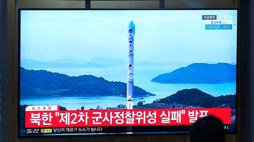 north korea fires 2 ballistic missiles into sea amid us south korea military exercises