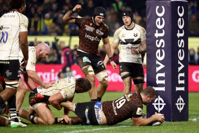 Thomas Ceyte scores his match-winner for Clermont