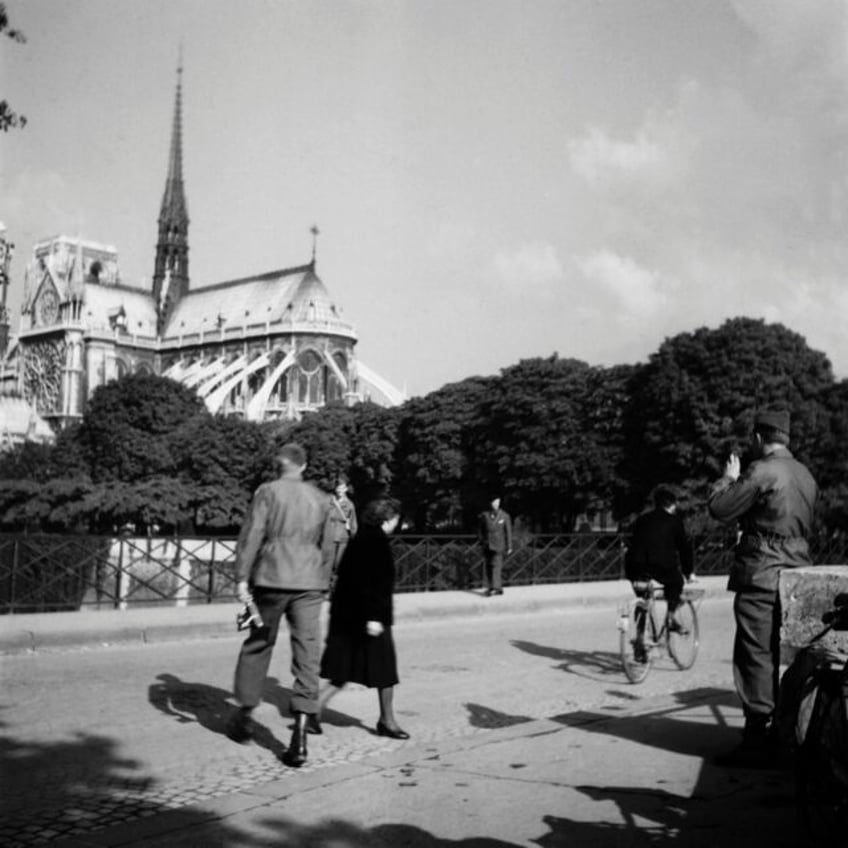 US soldiers walk and take pictures near Notre-Dame Cathedral in Paris in October 1944