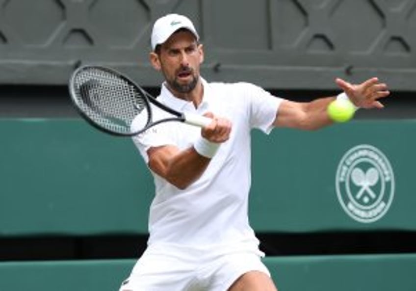 Novak Djokovic overcomes slow start to reach 16th Wimbledon QF