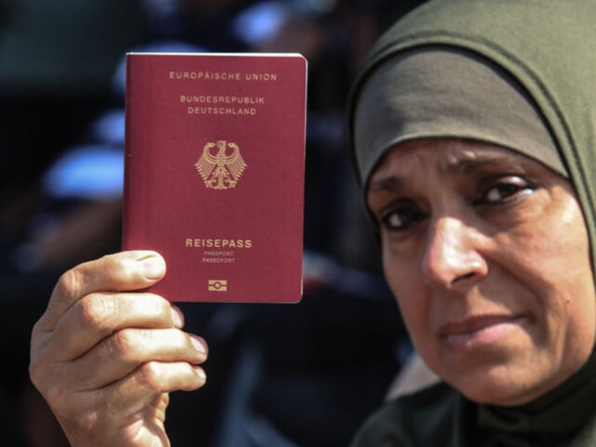 14 October 2023, Palestinian Territories, Rafah: A Palestinian woman holds her German pass