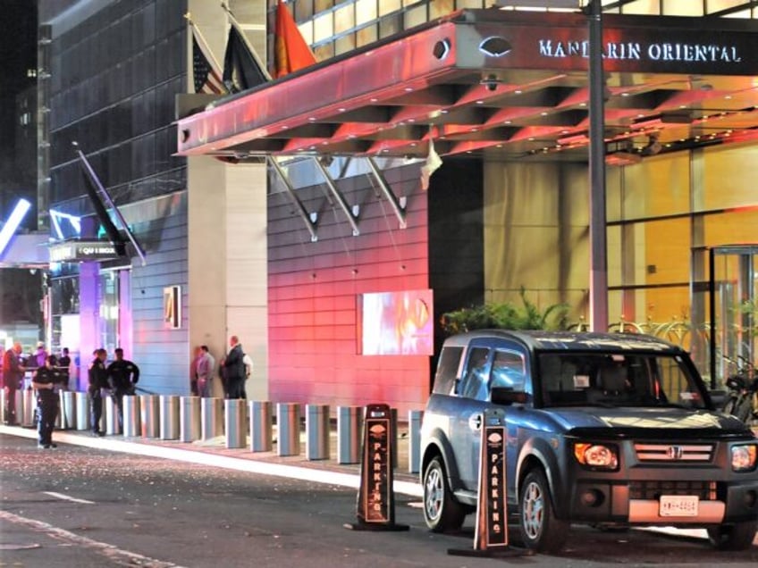 nyc cops pajama clad man cut in half by jump from hotel roof