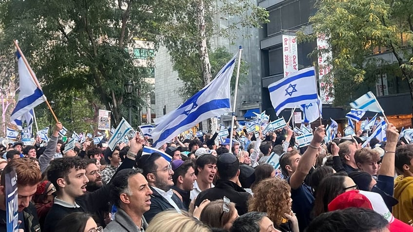 A large crowd of Israel supporters holding Israeli flags in NYC