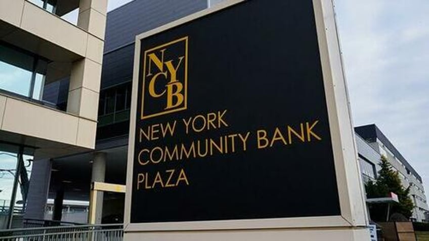 nycb re crashes after finding material weaknesses in internal controls delays filing