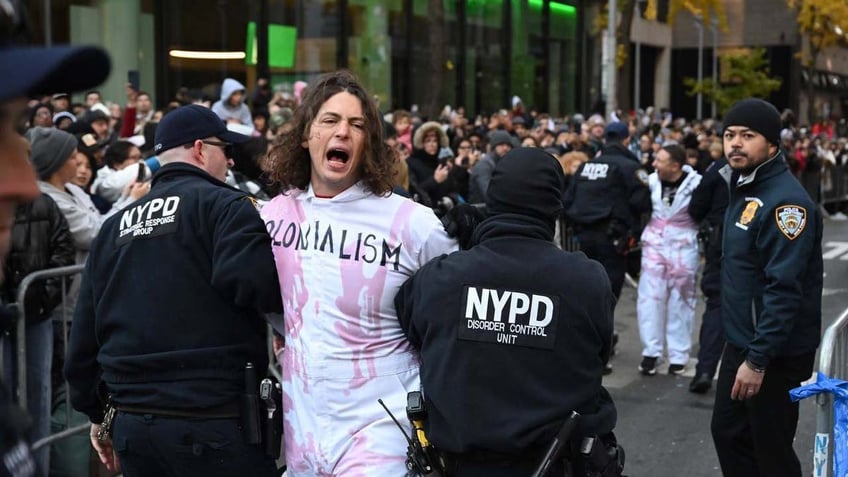 nypd warns of possible rockefeller center tree lighting disruptions by pro palestinian activists report