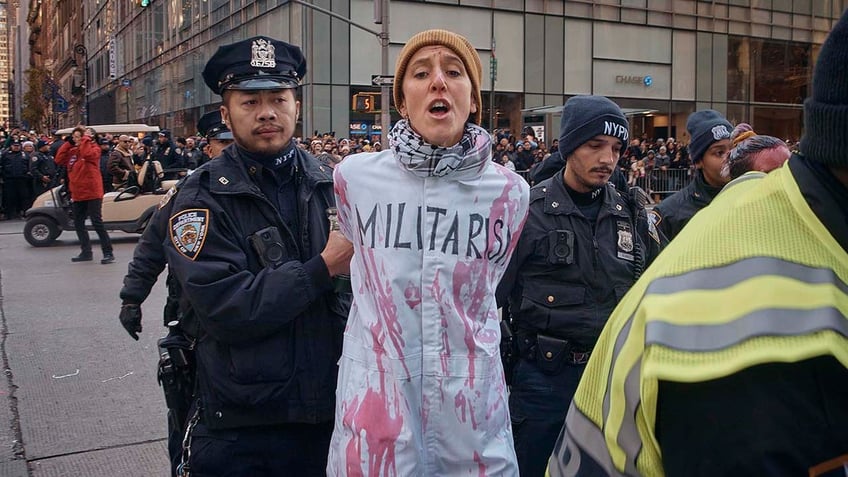 nypd warns of possible rockefeller center tree lighting disruptions by pro palestinian activists report