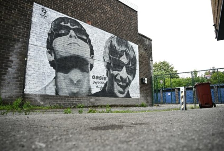 Street artwork depicting the Oasis brothers Liam and Noel Gallagher, created by Manchester