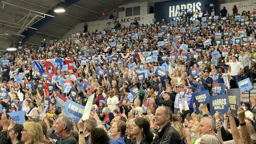 crowd watching Obama speak