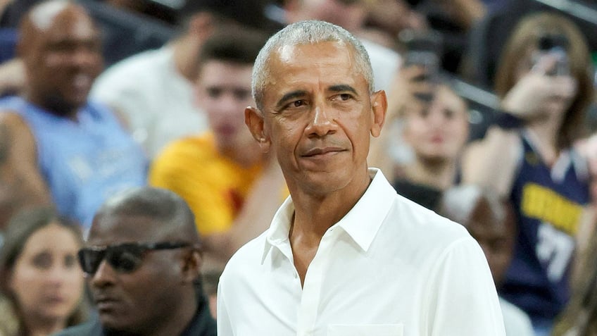 Barack Obama walks on court