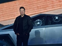Odd Timing: Tesla Heavily Discounts Floundering Cybertruck on Same Day Elon Musk Attacks Trump
