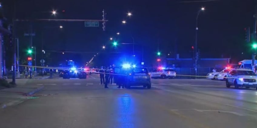 off duty cook county sheriffs officer shot in crossfire on chicagos south side suspect in custody