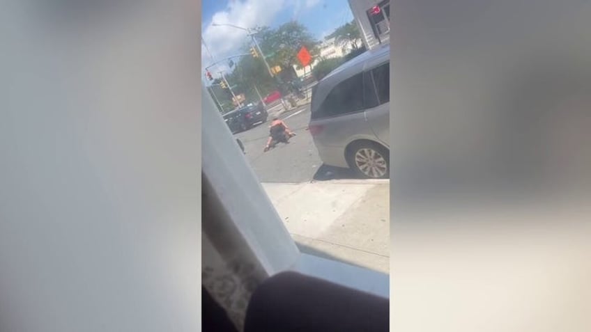 off duty cop shot in street fight with road rage suspect caught on frantic video