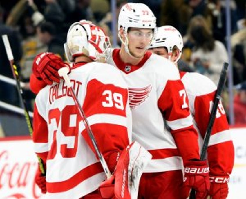 Off to slow start in 'Hockeytown,' Red Wings fire head coach