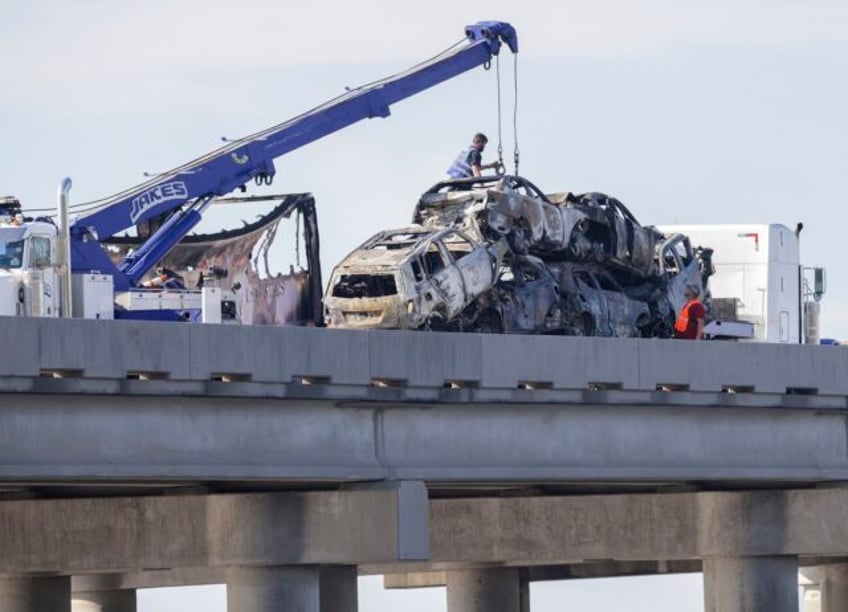 officials say at least 7 dead in massive vehicle crashes in south louisiana due to superfog