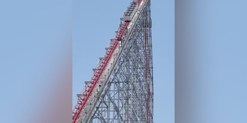 ohio amusement parks once fastest steepest roller coaster that held guinness world record freezes midair